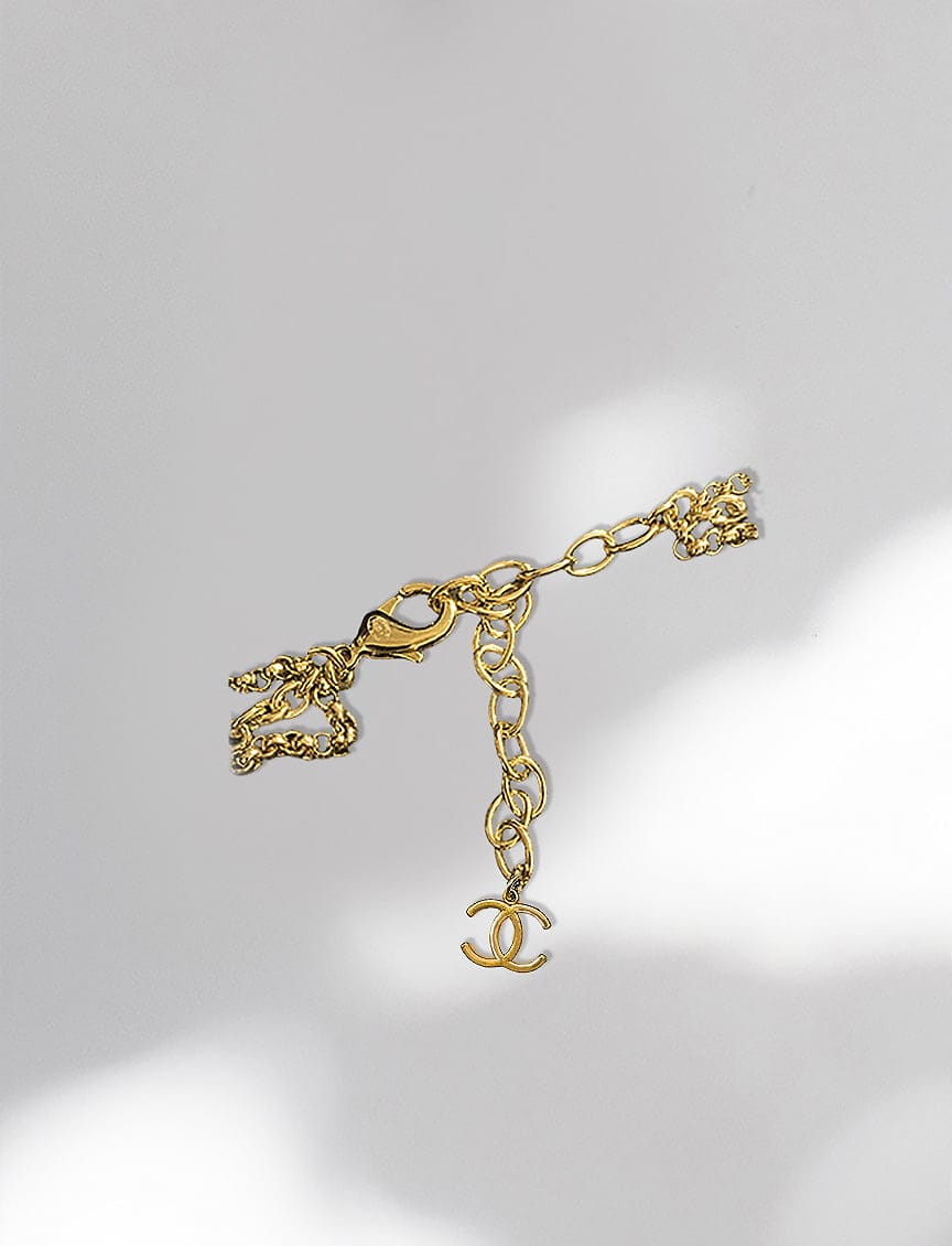 Lustra Chanel necklace detail before