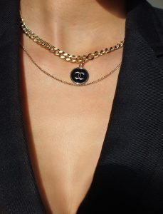 Reworked Chanel Necklace Cuban Noire detail 1