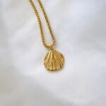 Minimal Gold Scallop shell Necklace