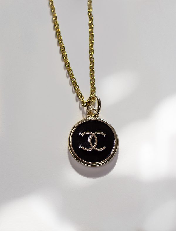 Chanel Noire necklace product show