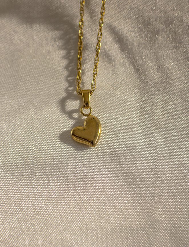 Irregular heart necklace detail 2