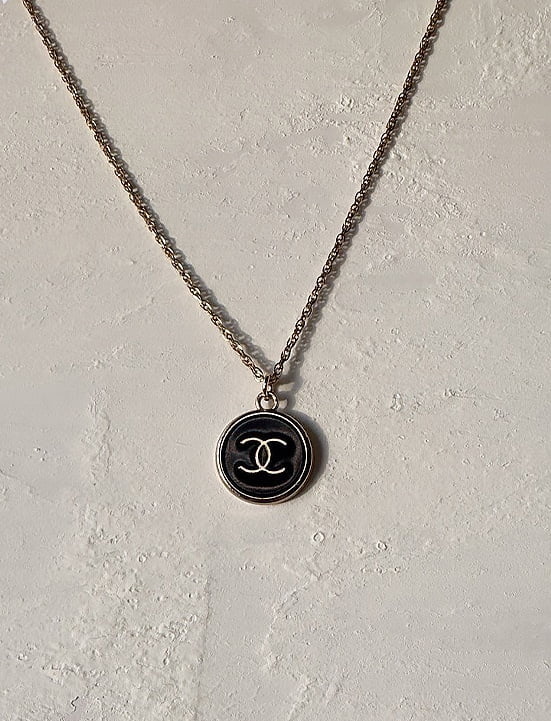 Chanel Noire necklace 1