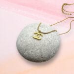 Lustra Chanel necklace