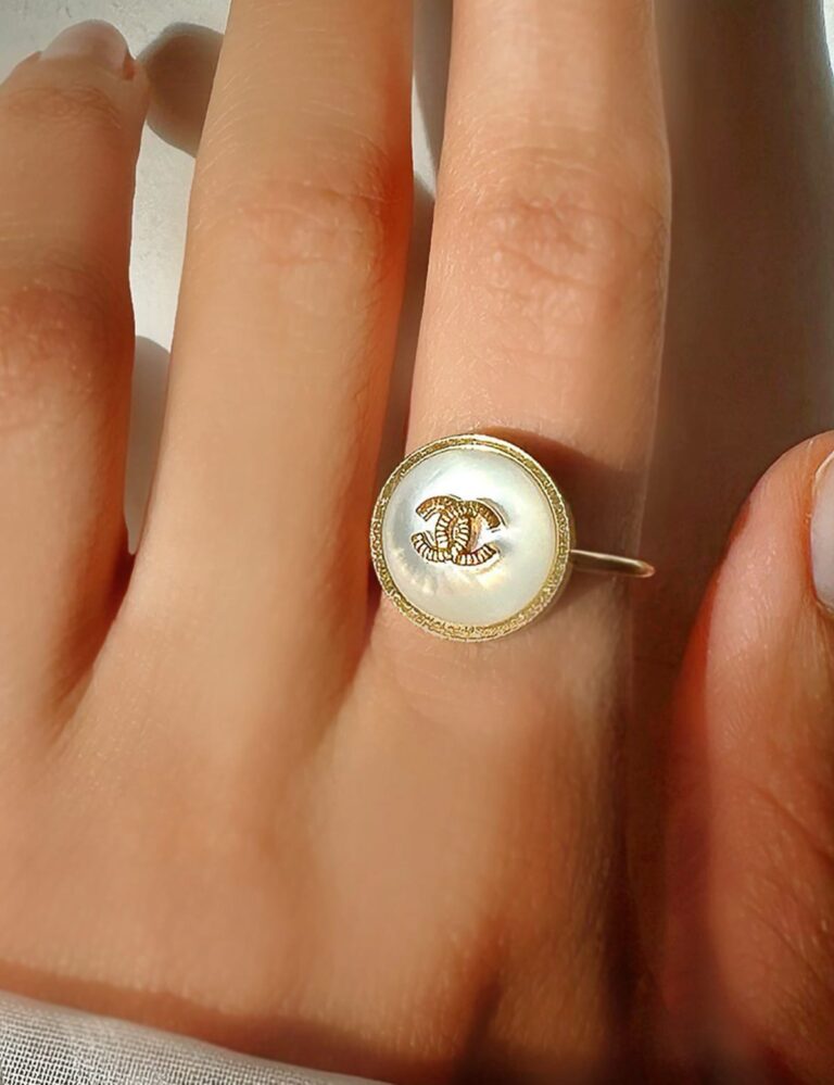 Golden halo Chanel cc Ring