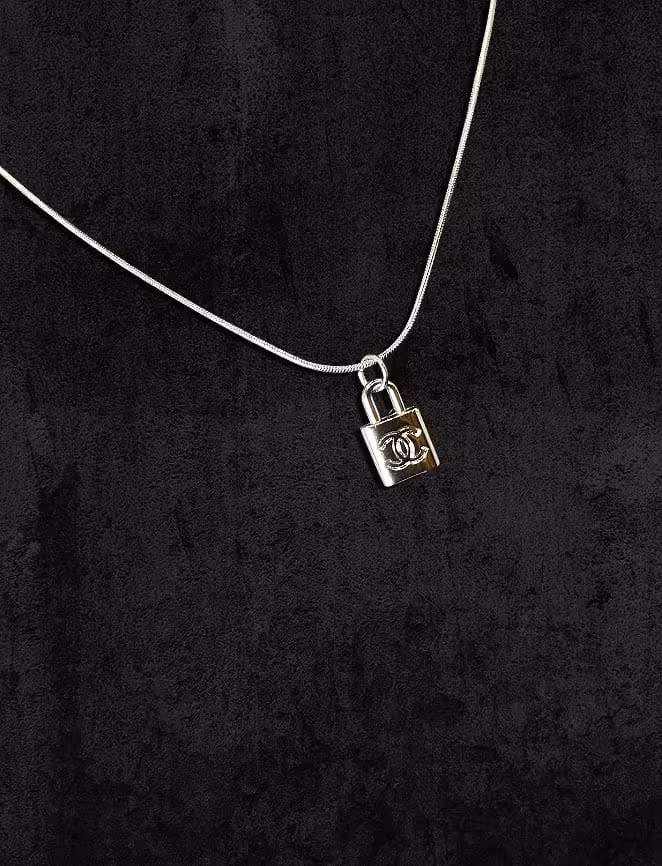 Secret silver Chanel necklace 1