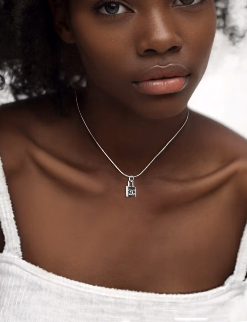 Secret silver Chanel necklace