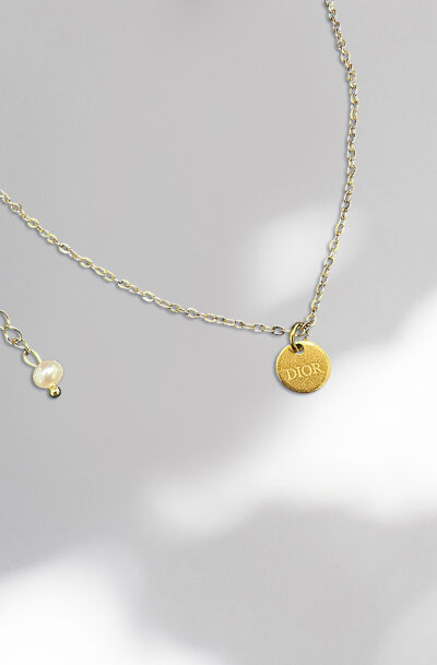 Minior Dior necklace on