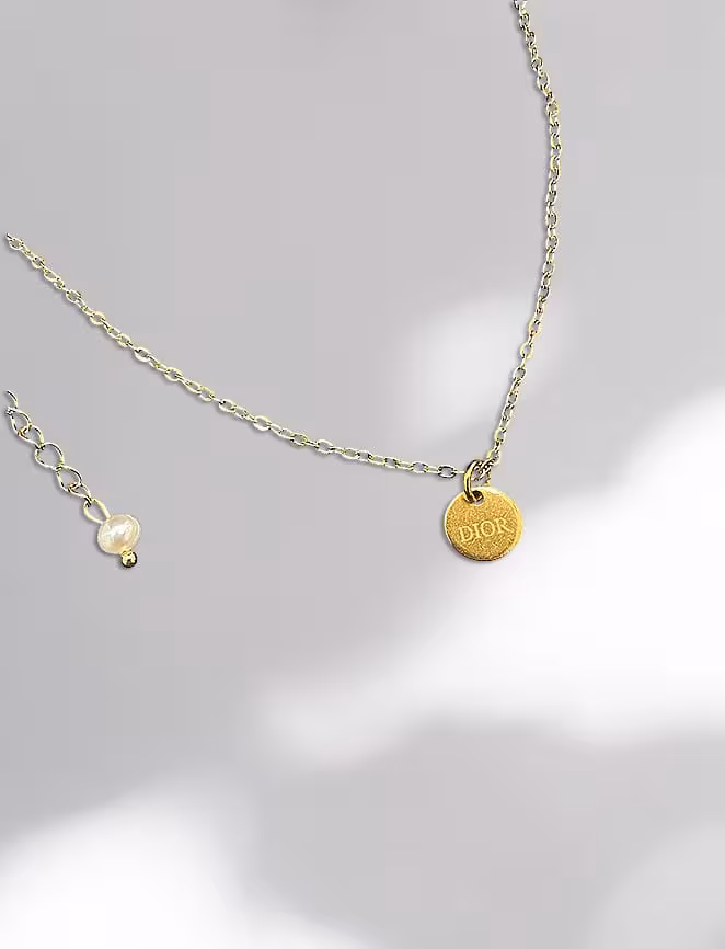 Minior Dior necklace on